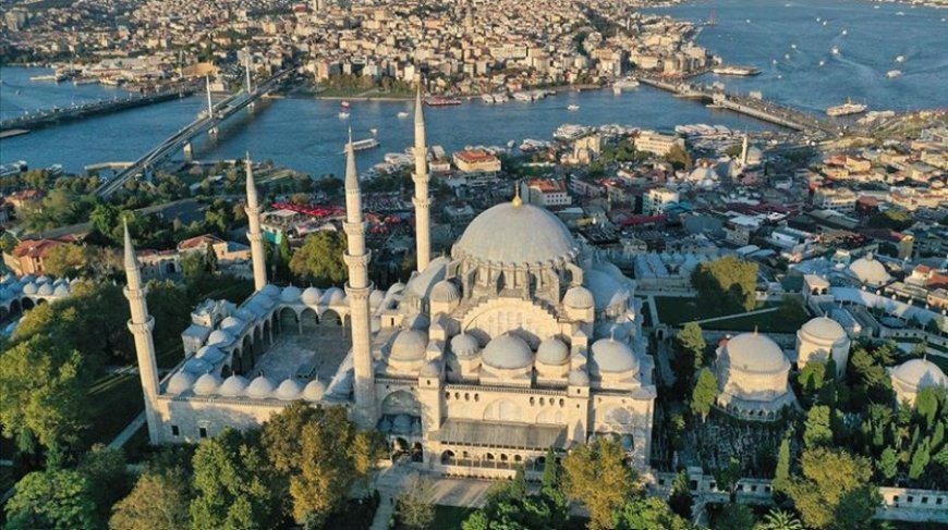 Rüyada Cami Görmek Ne Anlatır? İslami Kaynaklar ve Rüya Tabir Âlimlerinden Kapsamlı Yorum