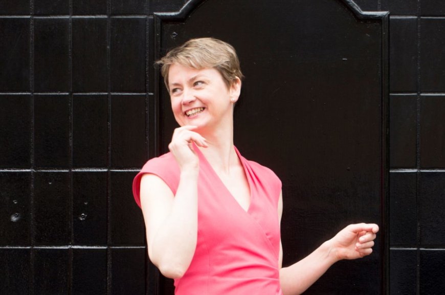 Yvette Cooper için Astroloji Analizi: Diplomasiyle Yoğrulmuş Bir Balık Profili